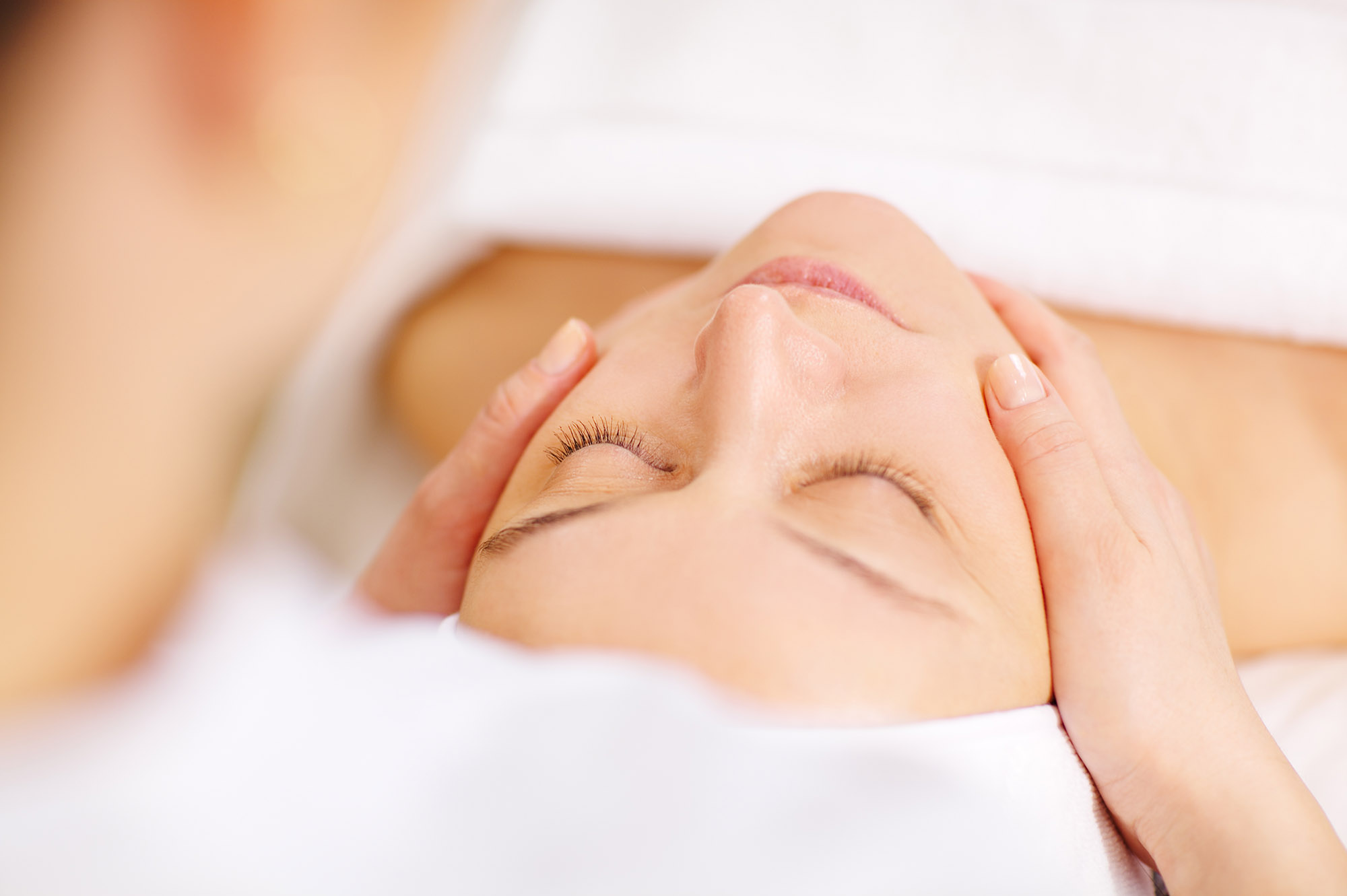 iS Clinical Champagne Enzyme Facial Treatment